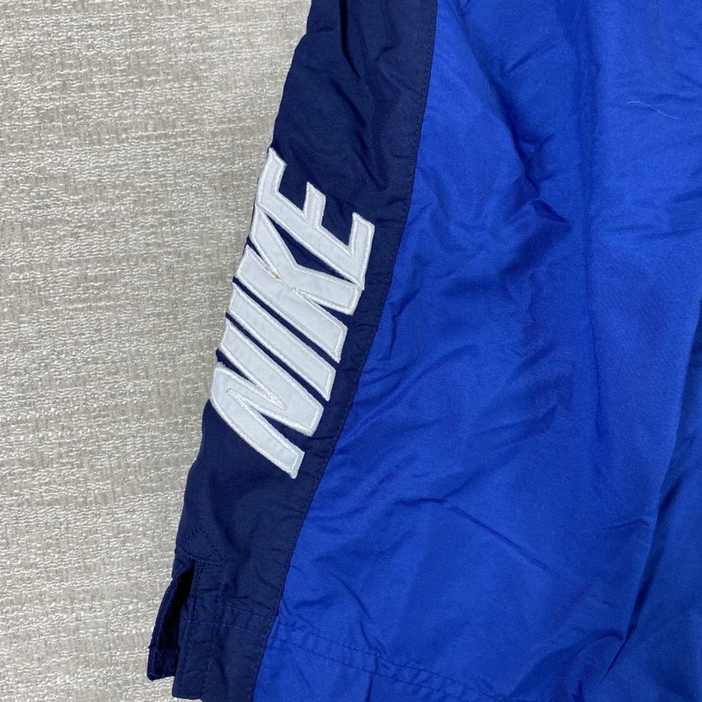 Nike swoosh logo
